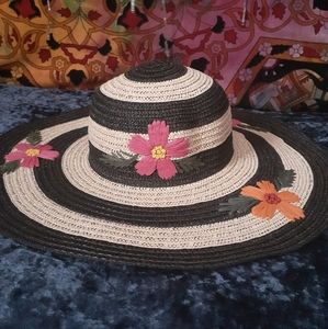 🌺NWT Betsey Johnson Striped Sun Hat🌺